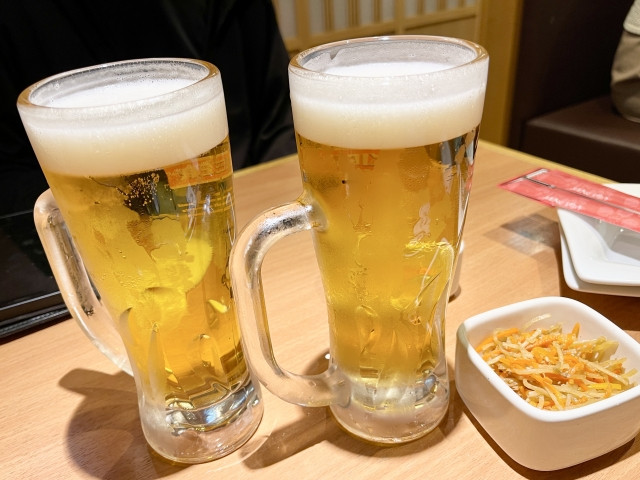 2 mugs of beer and an otoshi